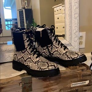 BNIB Circus by Sam Edelman Snake Print Boots - 8